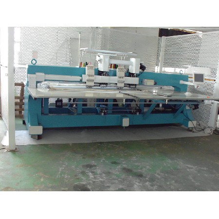 冲孔绣花一体机