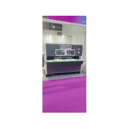 高速皮革数控冲孔机